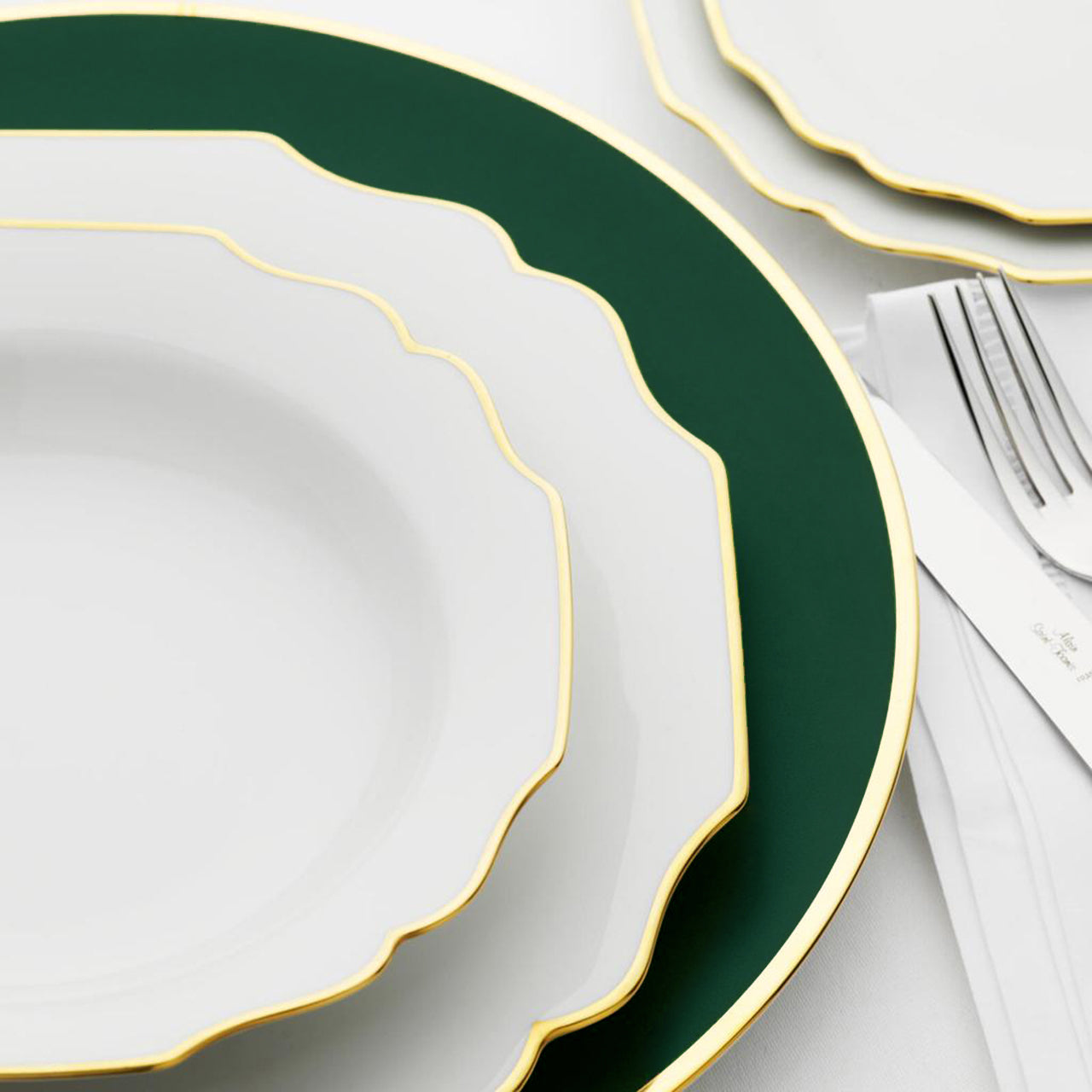 "Schubert" Charger in Forrest Green Matte & Narrow Gold Rim